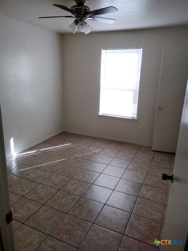 1504 Windward Dr - Photo 4 of 7