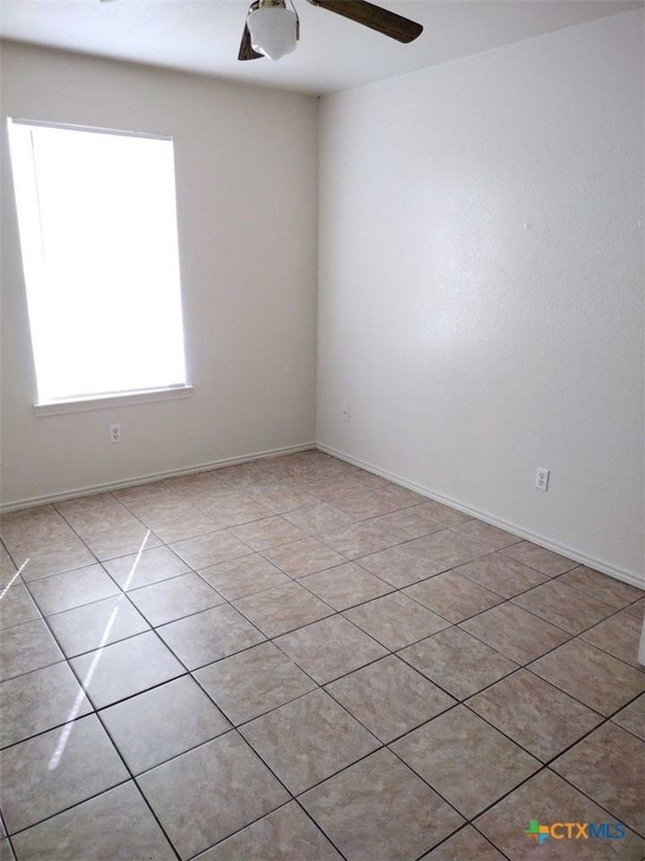 1504 Windward Dr - Photo 5 of 7