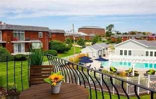 featured image of 3 Admiralty Dr Apt 10-4