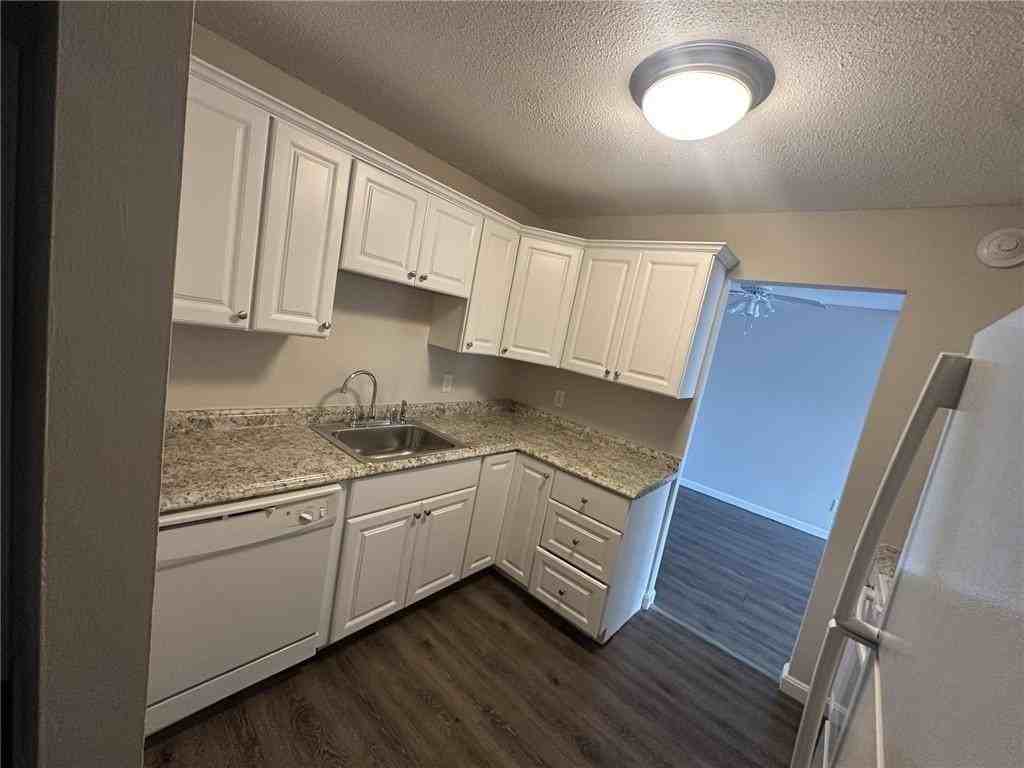 3 Admiralty Dr Apt 10-4 - Photo 4 of 13