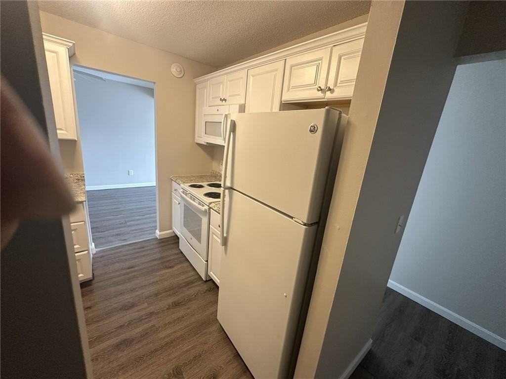 3 Admiralty Dr Apt 10-4 - Photo 5 of 13