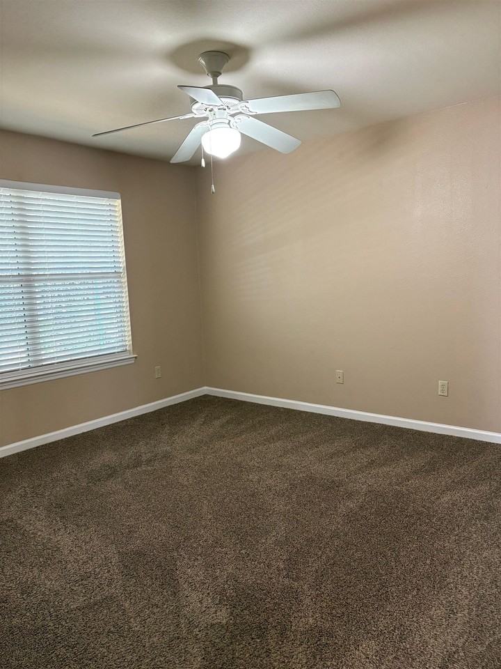 2719 W Tharpe St Apt 31 - Photo 3 of 10