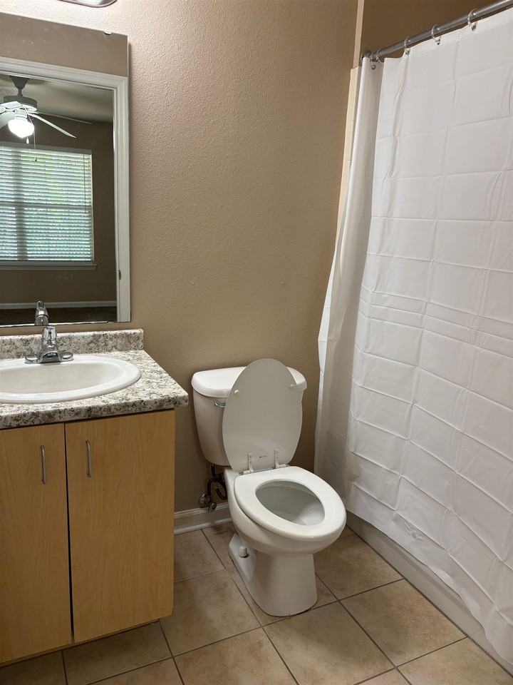 2719 W Tharpe St Apt 31 - Photo 4 of 10
