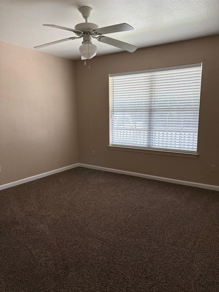 2719 W Tharpe St Apt 31 - Photo 5 of 10