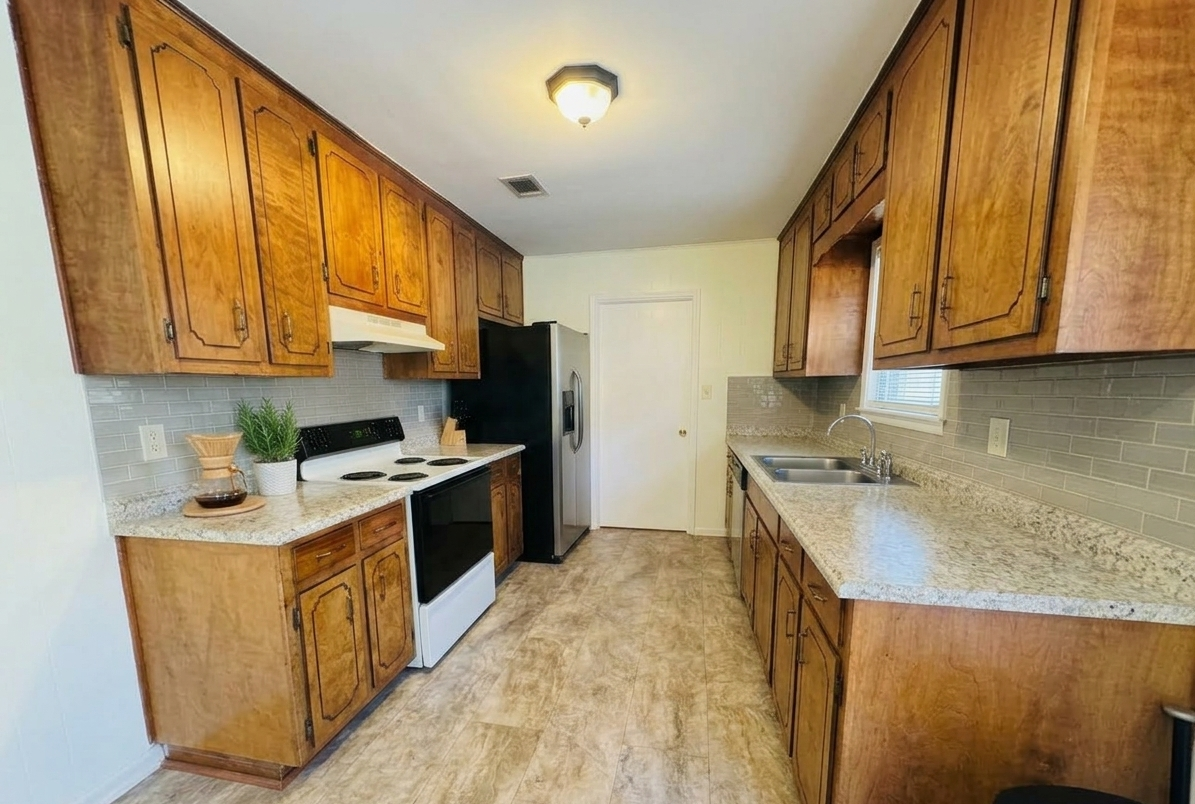 2517 Habersham Rd - Photo 3 of 10