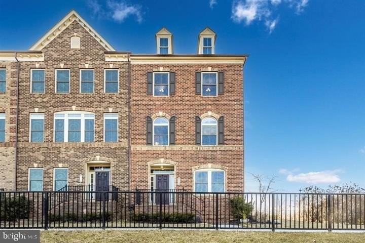 9112 Kenway Ln - Photo 2 of 50