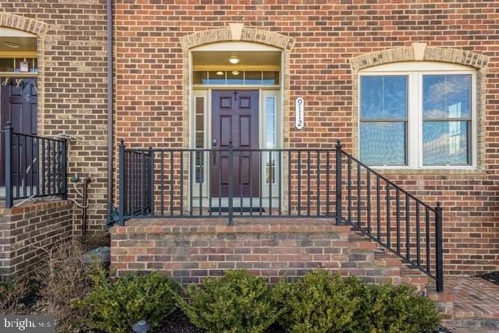 9112 Kenway Ln - Photo 3 of 50