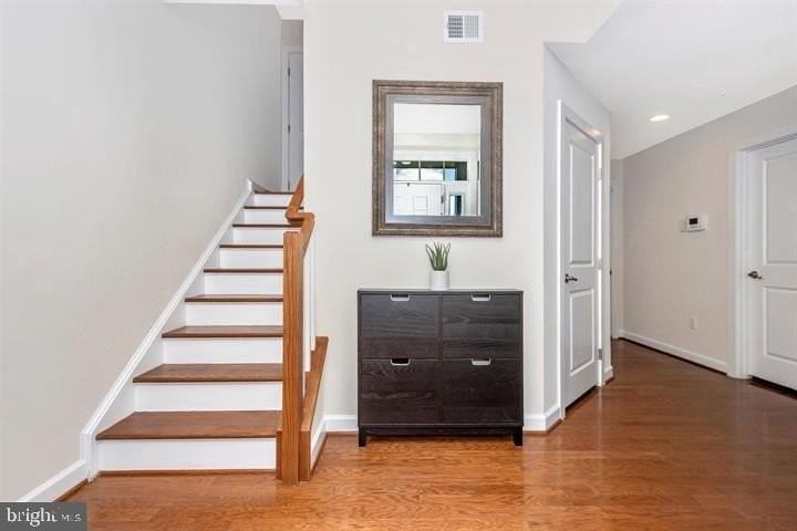 9112 Kenway Ln - Photo 4 of 50