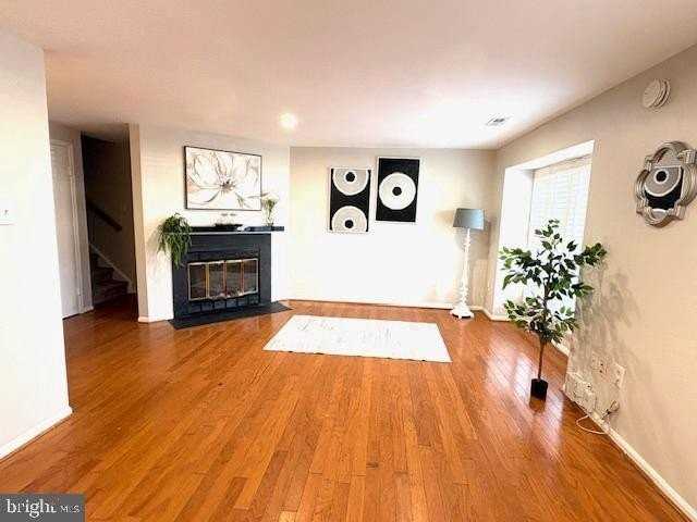 526 Palmtree Dr - Photo 2 of 9