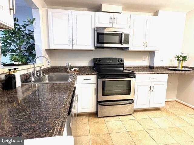 526 Palmtree Dr - Photo 4 of 9