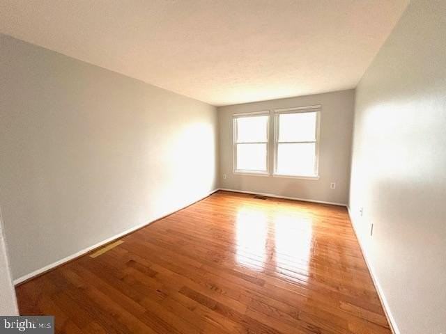 526 Palmtree Dr - Photo 6 of 9