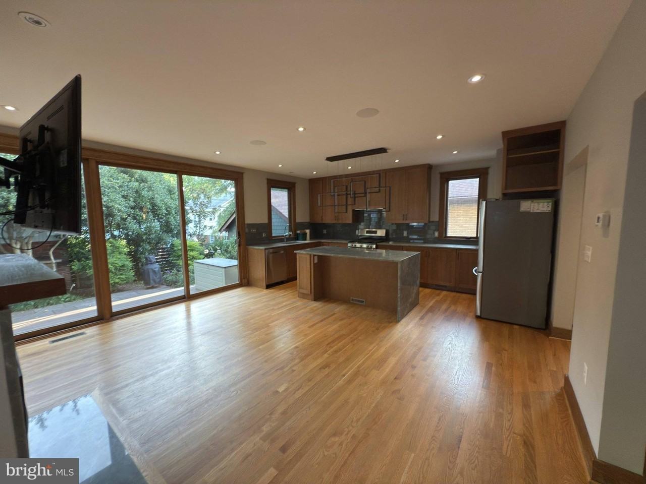 807 Richmond Ave - Photo 2 of 20