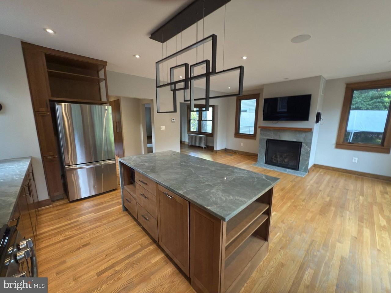 807 Richmond Ave - Photo 3 of 20