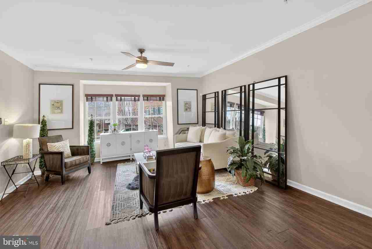 2121 Congresbury Pl - Photo 4 of 44