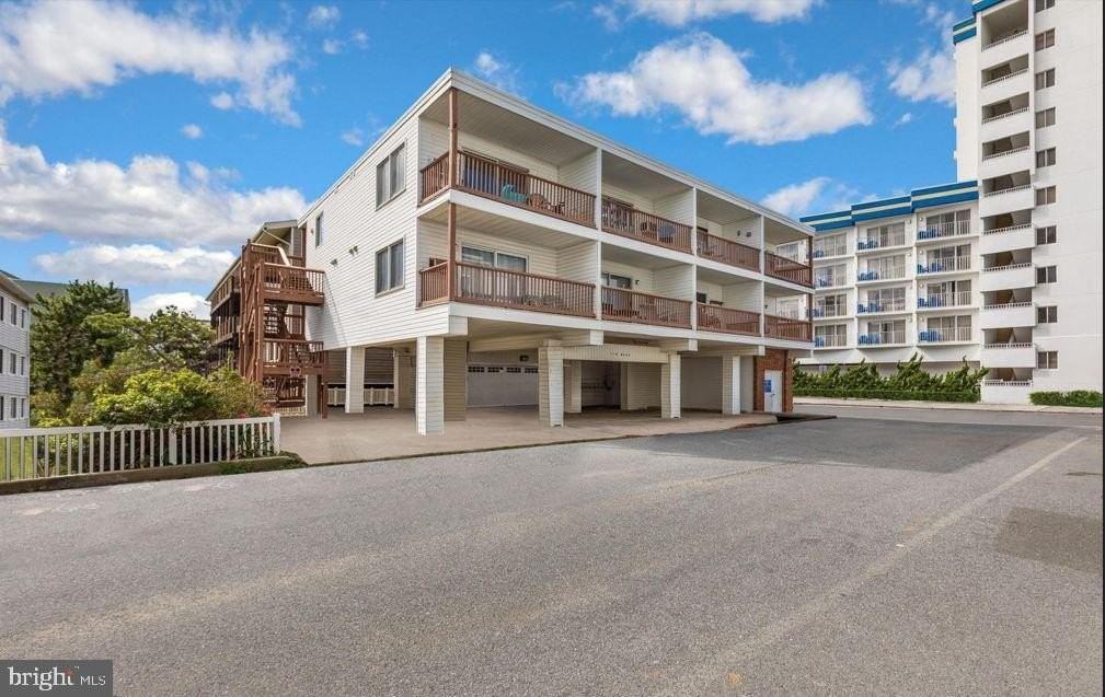 11 91st St Unit 201 - Photo 2 of 24