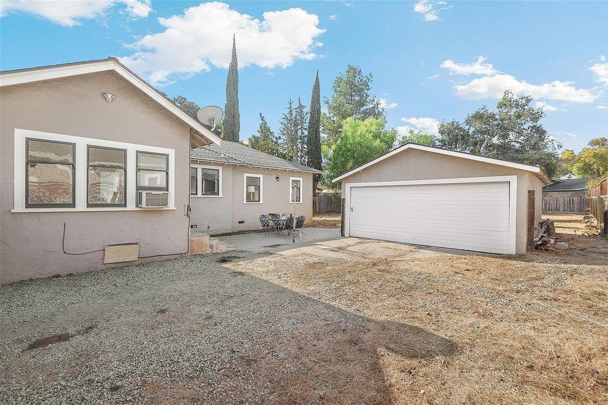 7831 Eigleberry St - Photo 2 of 19