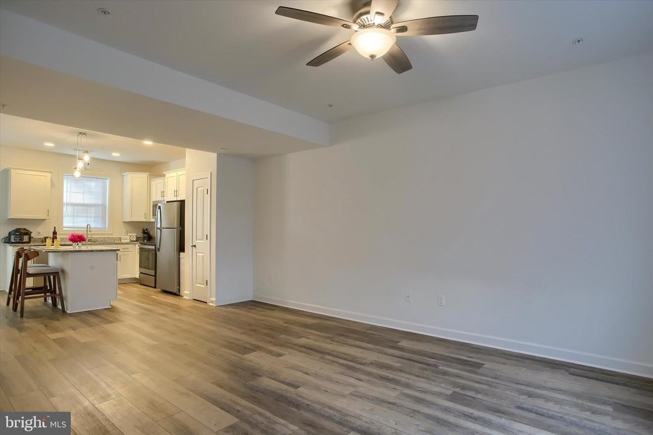 30 Parkview Dr - Photo 2 of 36