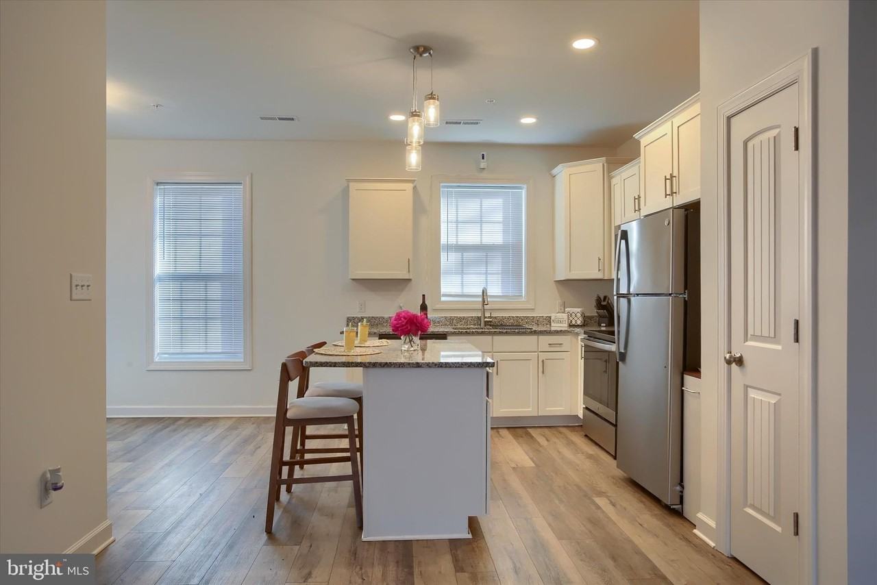 30 Parkview Dr - Photo 5 of 36