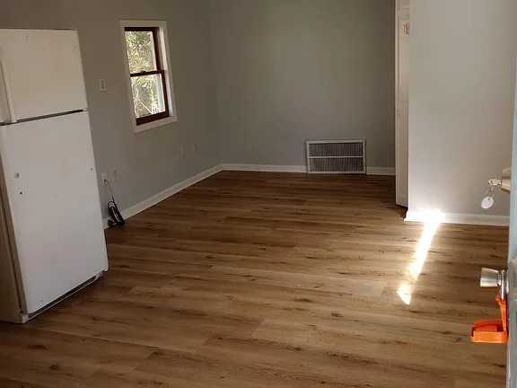 338 Fairwood Ter #C - Photo 3 of 4