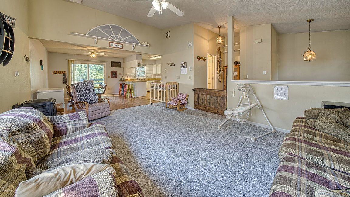 300 E Laurel St - Photo 2 of 18