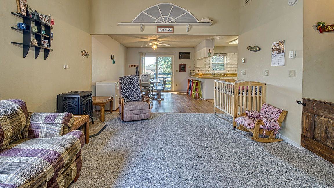 300 E Laurel St - Photo 3 of 18