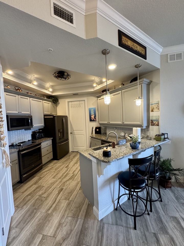 5 Riverwalk Dr #602 - Photo 4 of 14