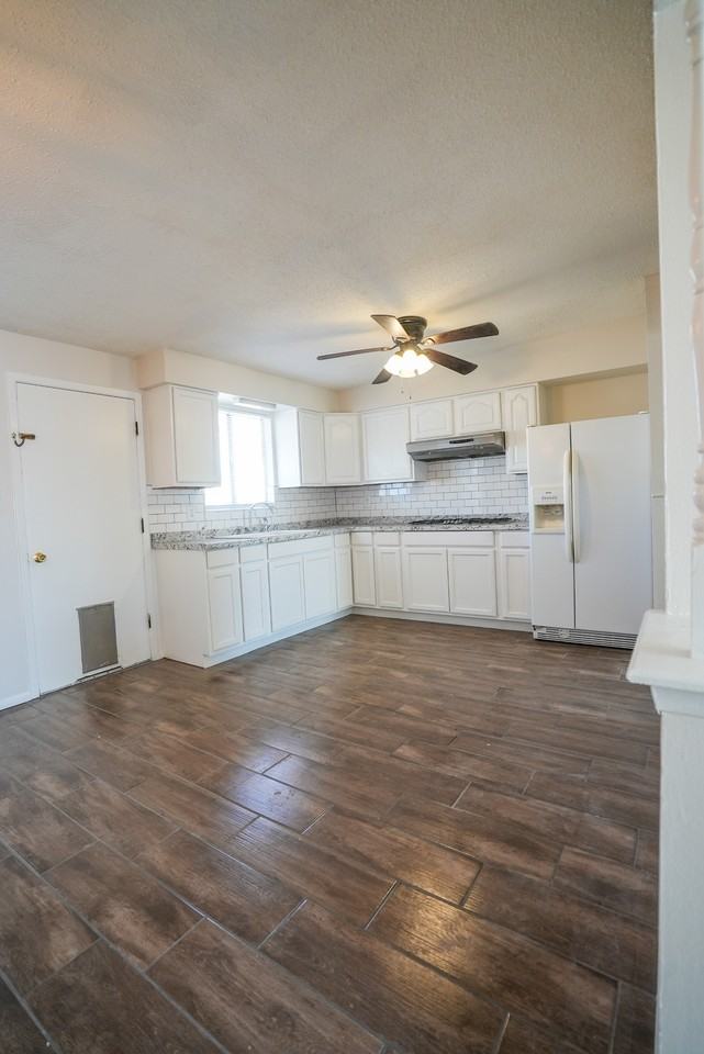 10525 Champlain St - Photo 3 of 13