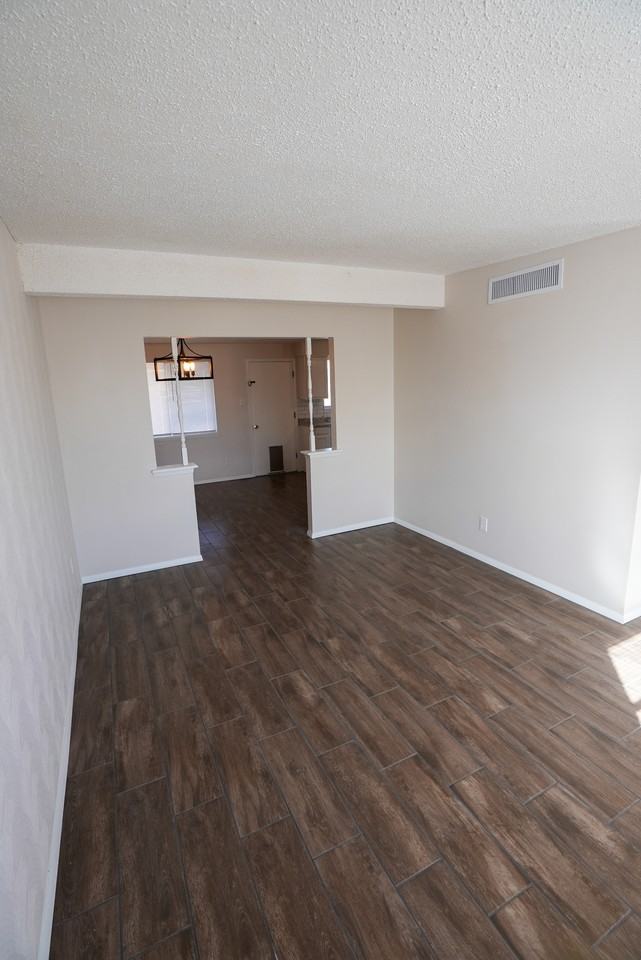 10525 Champlain St - Photo 5 of 13