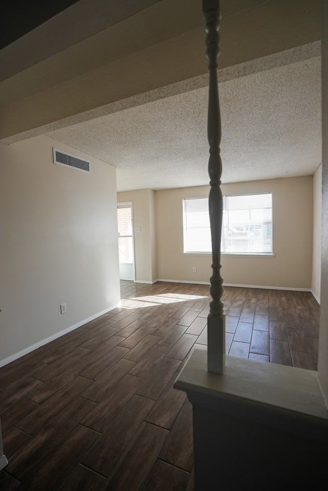 10525 Champlain St - Photo 6 of 13