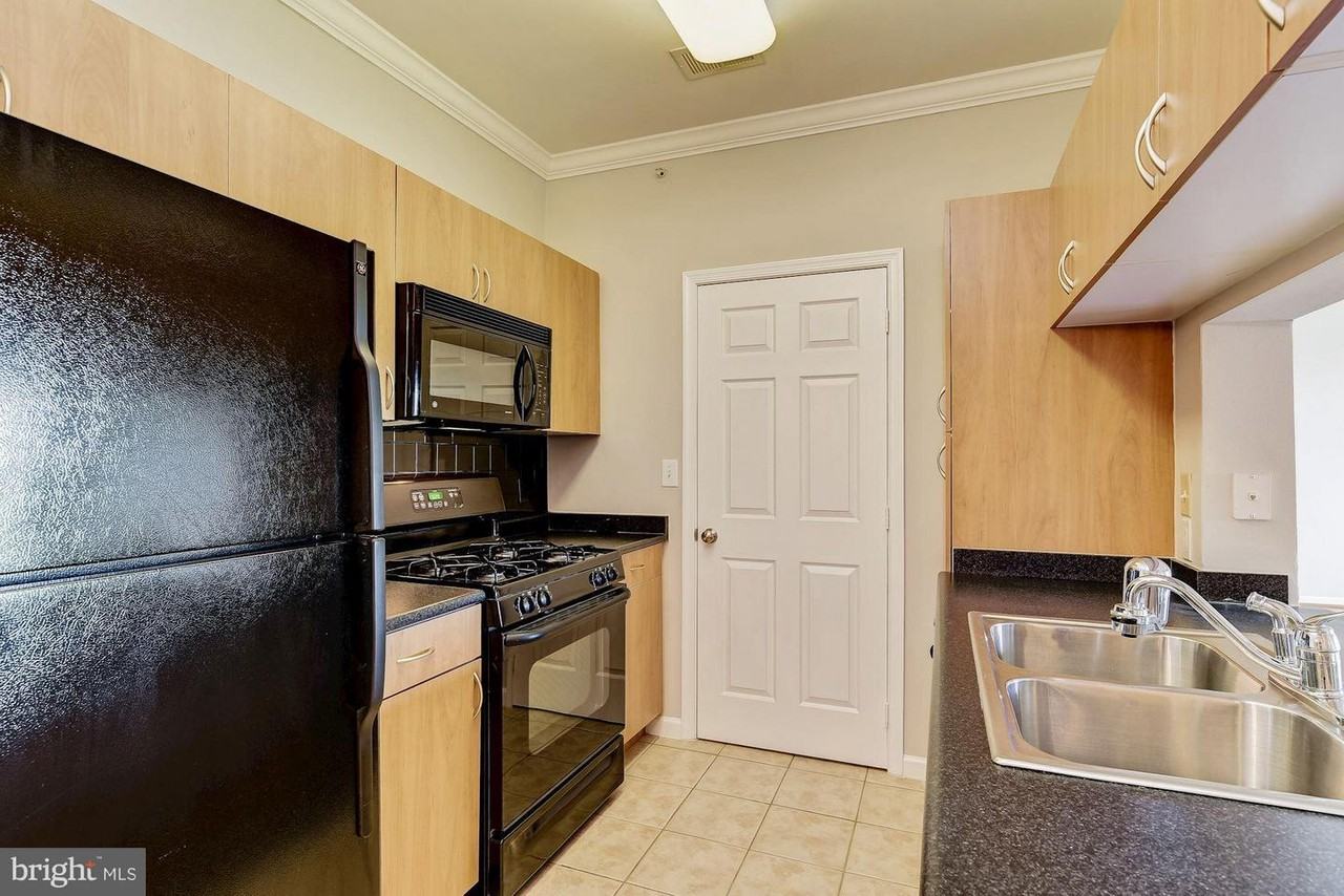 19611 Galway Bay Cir #404 - Photo 3 of 19