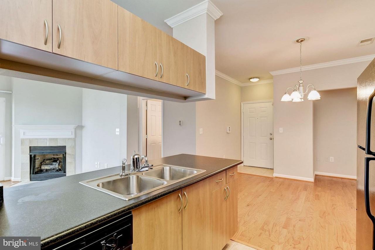 19611 Galway Bay Cir #404 - Photo 4 of 19