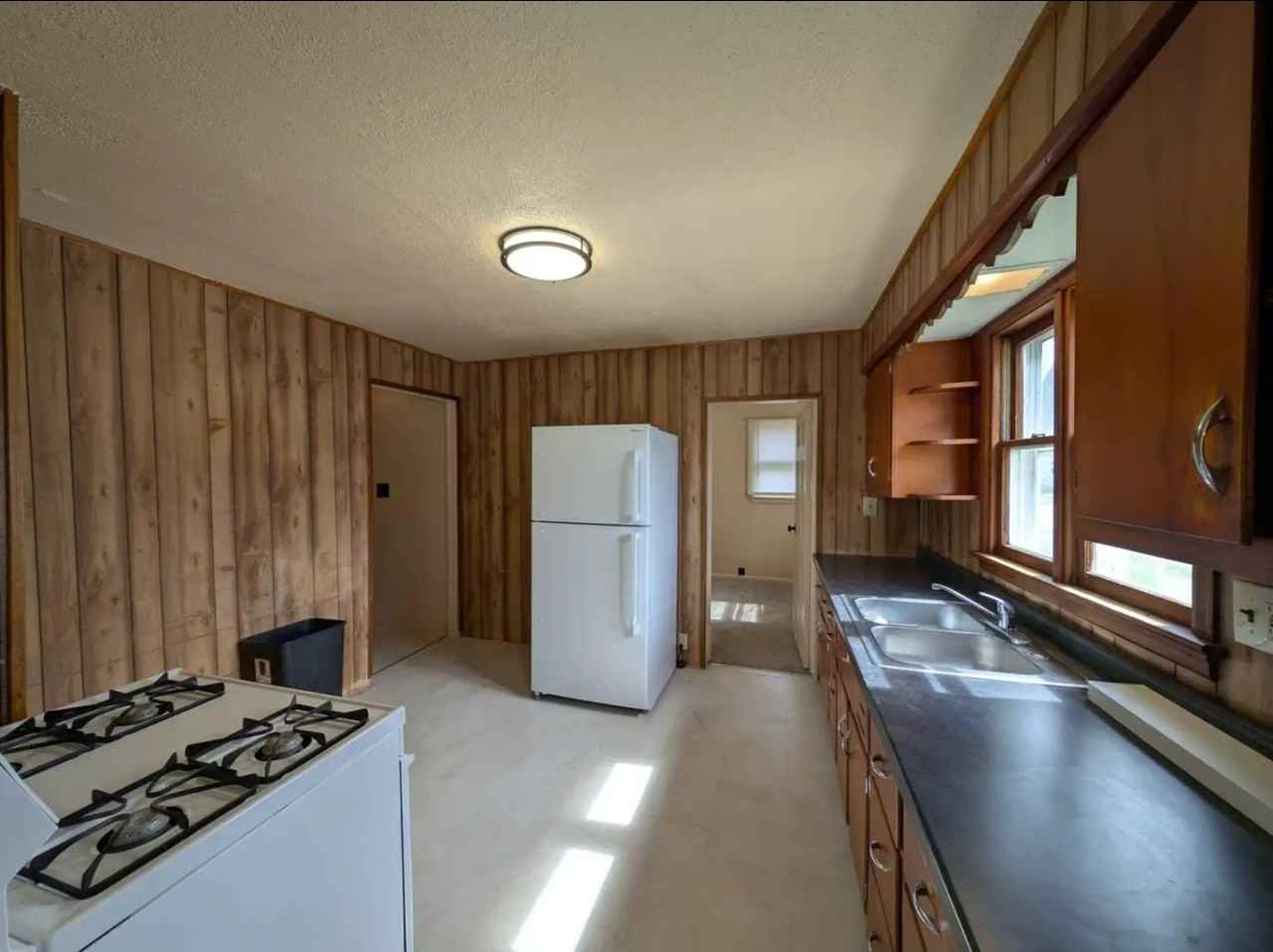 501 School St - Photo 4 of 7