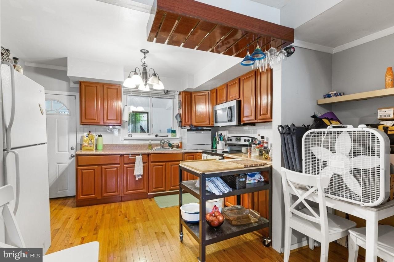 633 Hoffman St - Photo 6 of 20