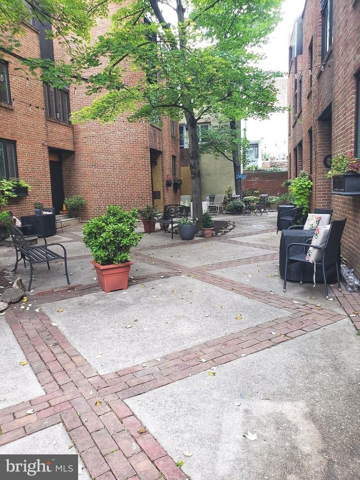 801 South St Apt H - Photo 3 of 42