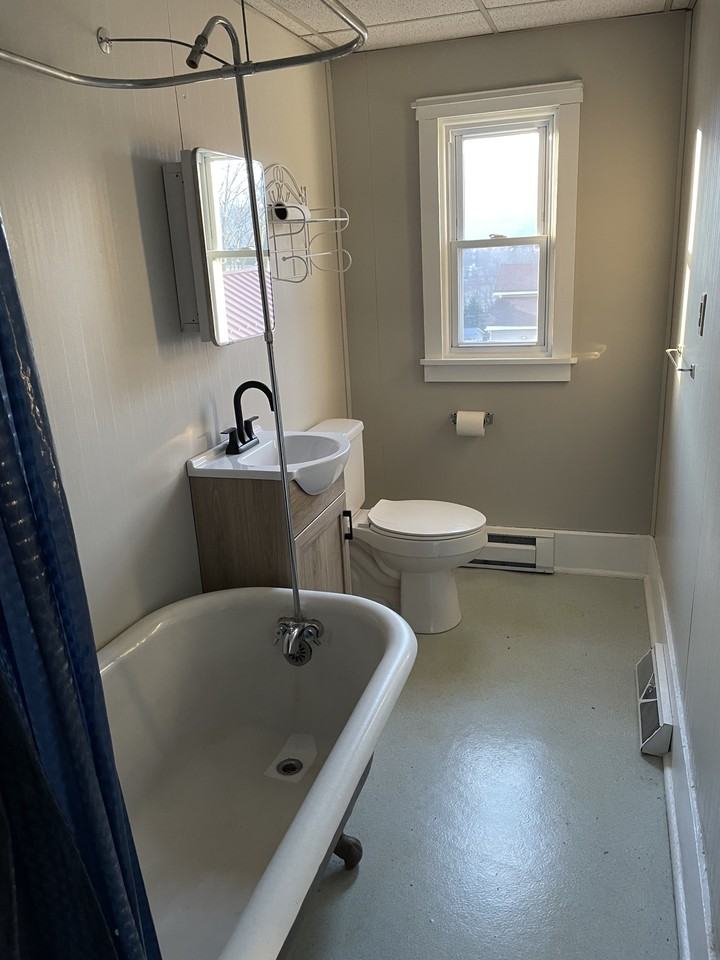 303 N 3rd St - Photo 3 of 7