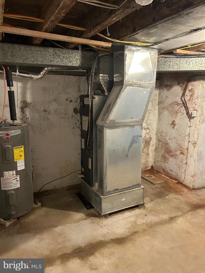 2511 N 31st St - Photo 3 of 10