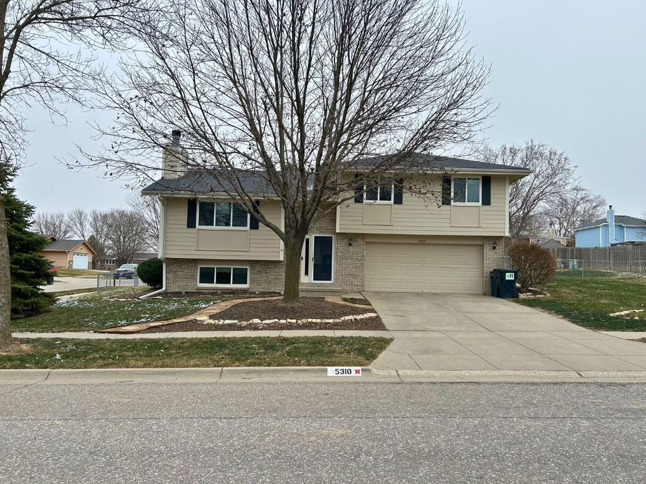 5310 S 78th St - Photo 3 of 15