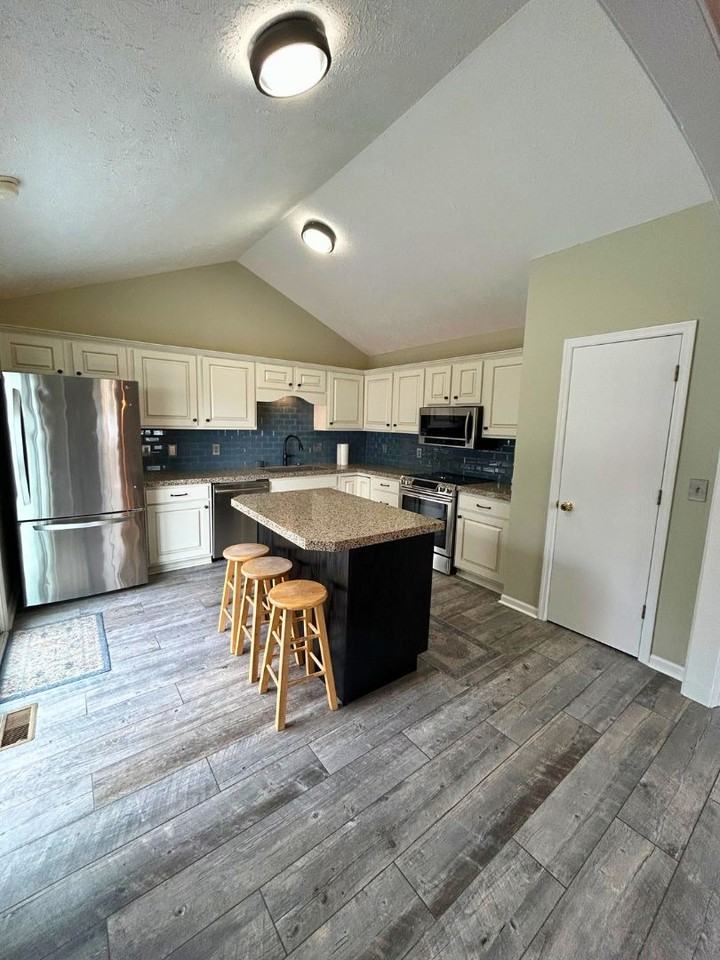 5310 S 78th St - Photo 4 of 15