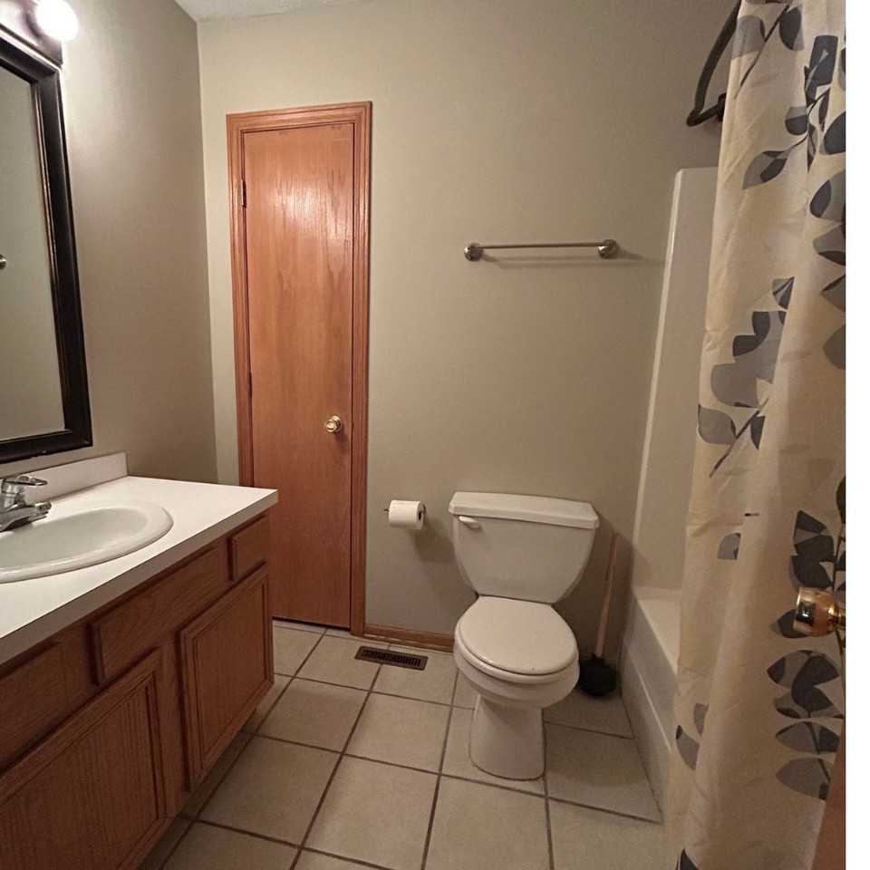 5310 S 78th St - Photo 6 of 15