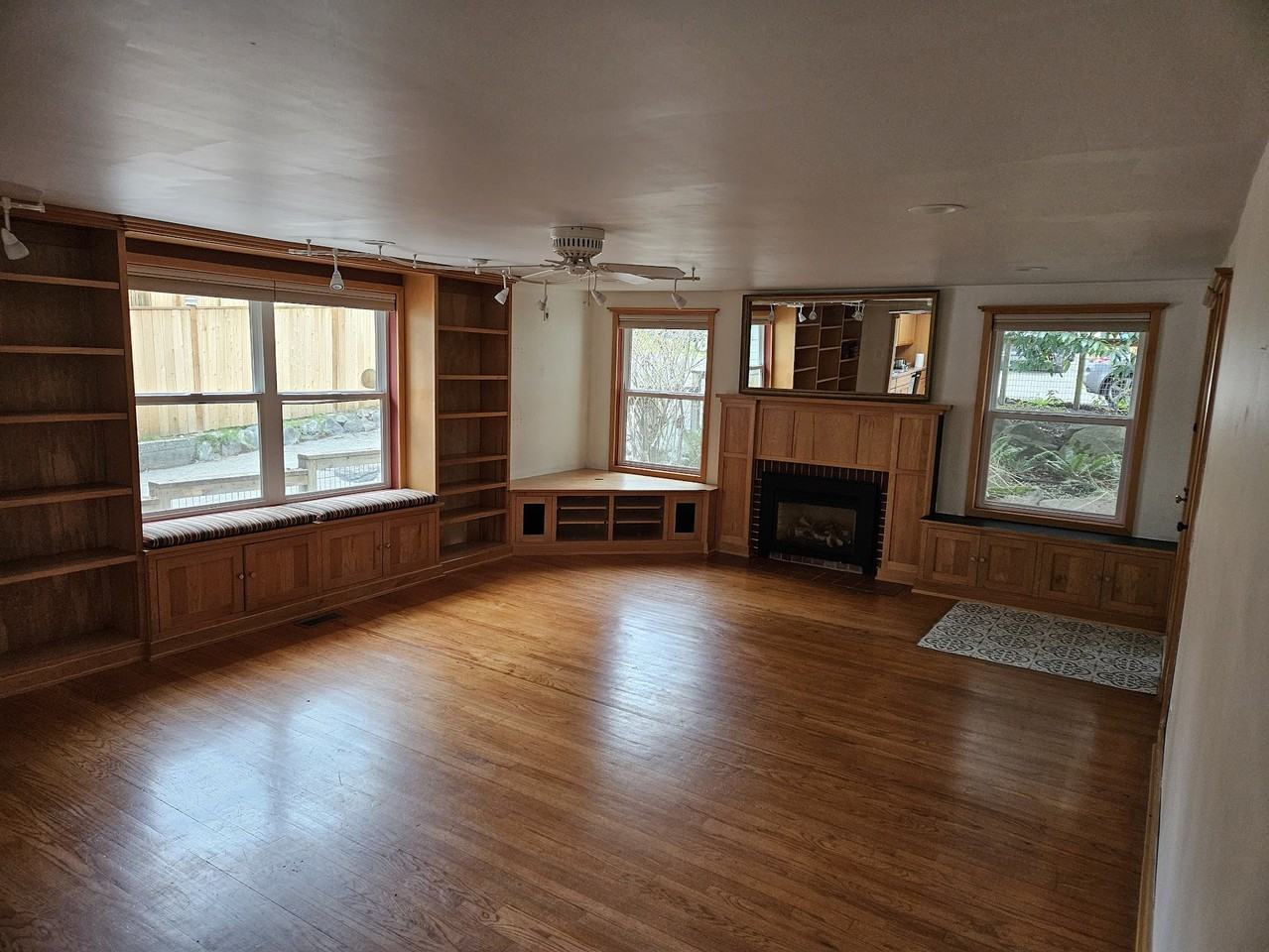 12341 36th Ave Ne - Photo 2 of 20