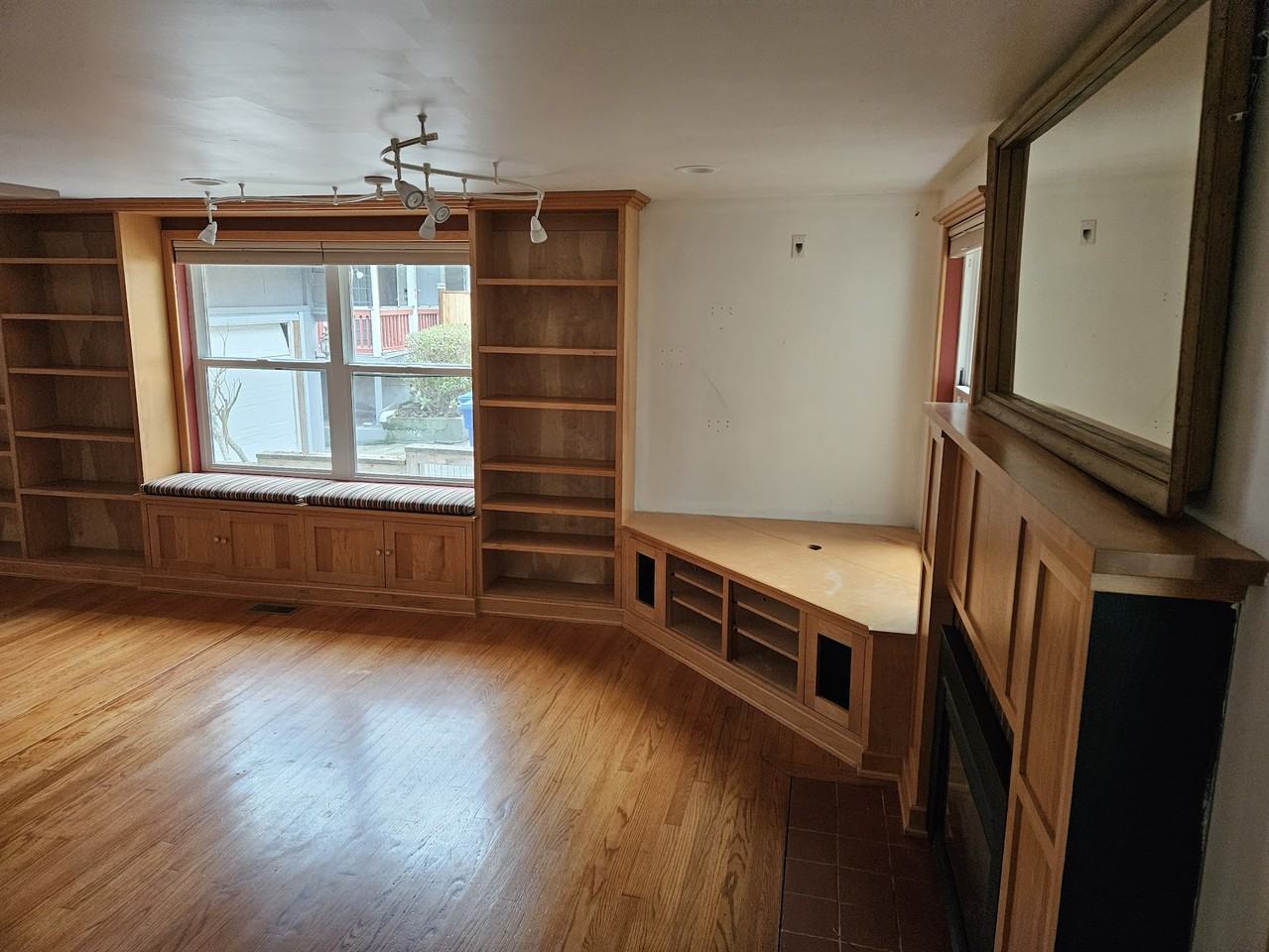 12341 36th Ave Ne - Photo 3 of 20