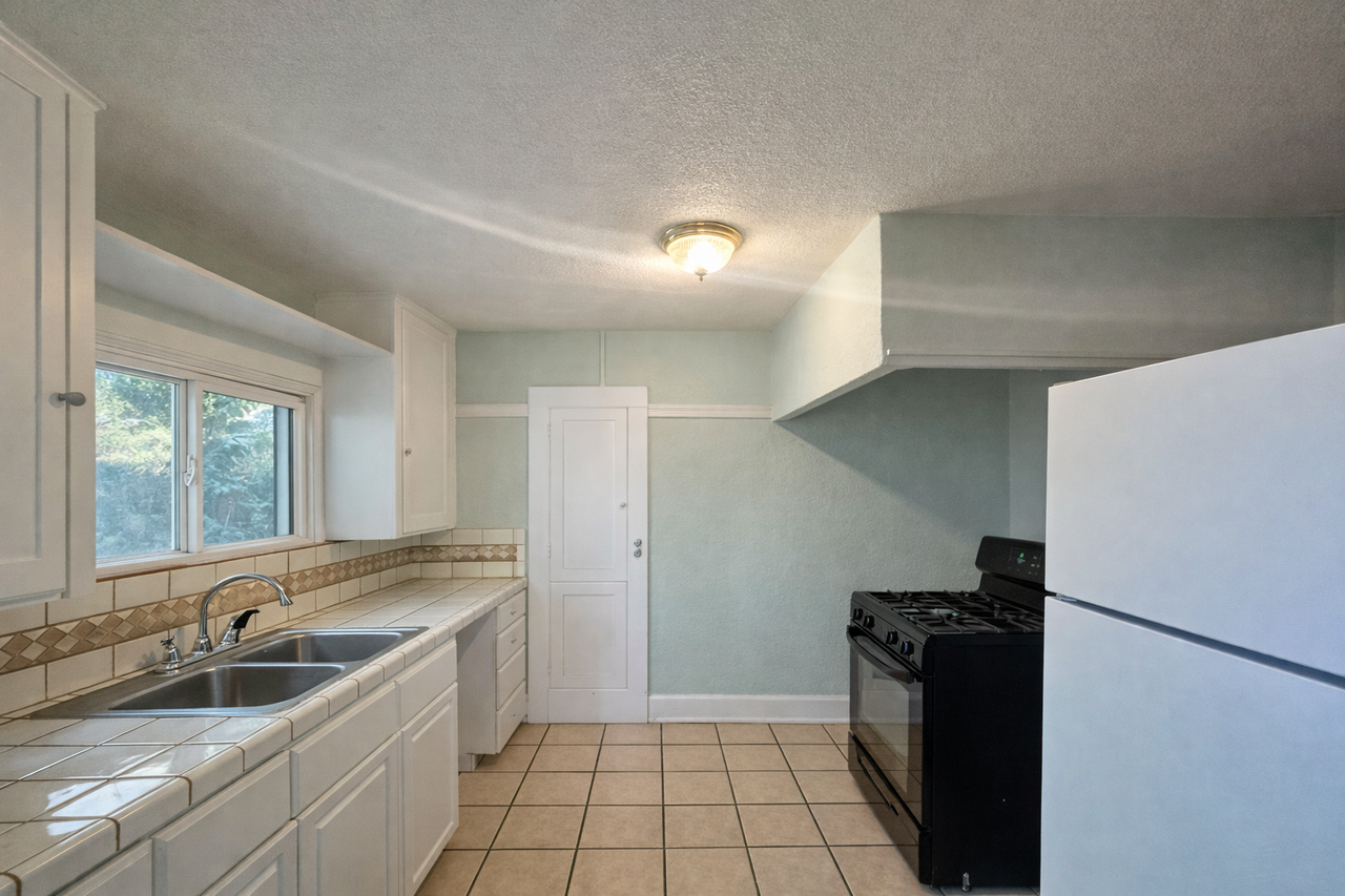 745 E Home Ave #5 - Photo 5 of 9