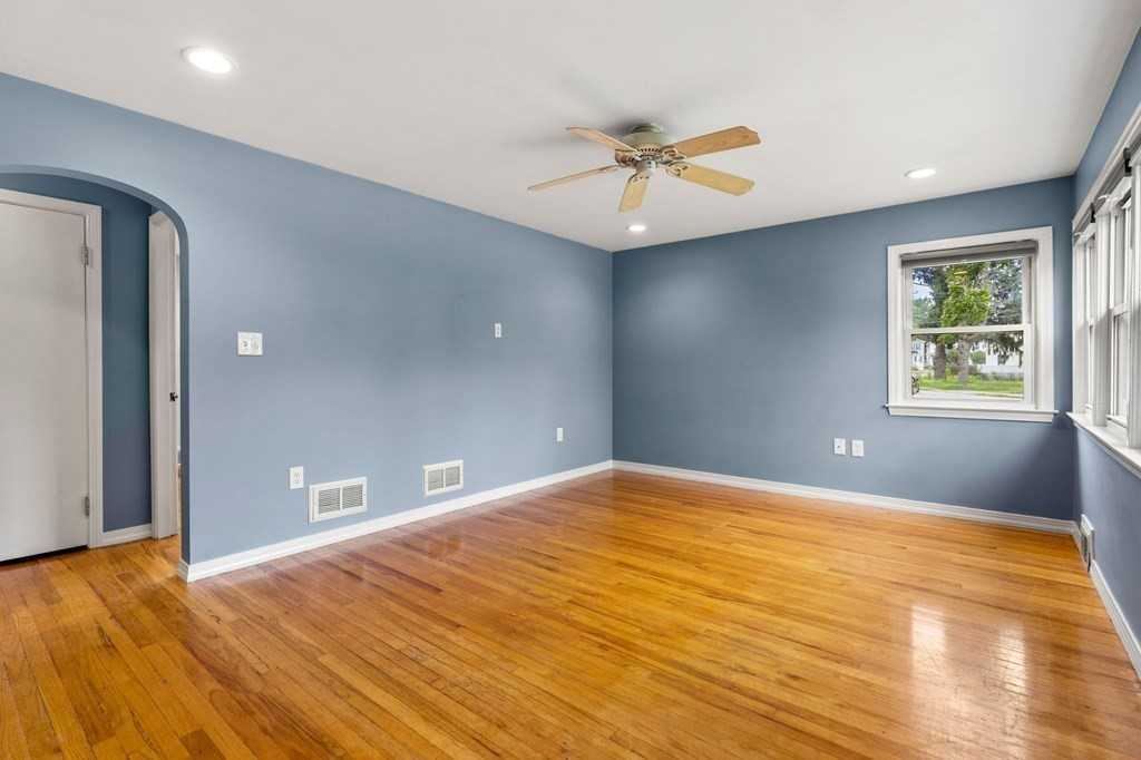 763 Wilder St - Photo 3 of 17