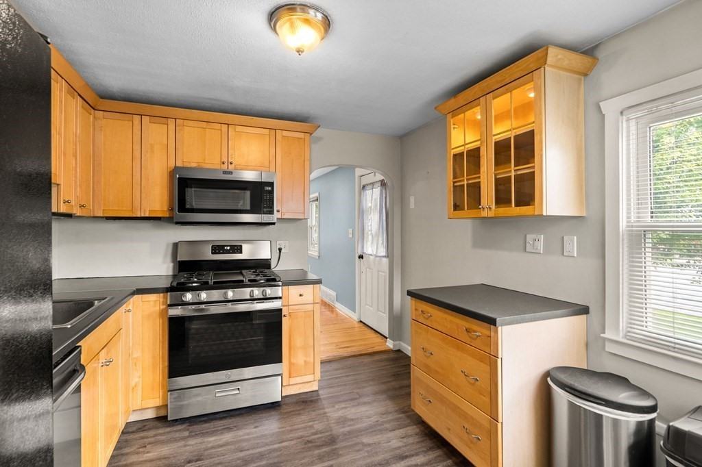 763 Wilder St - Photo 4 of 17