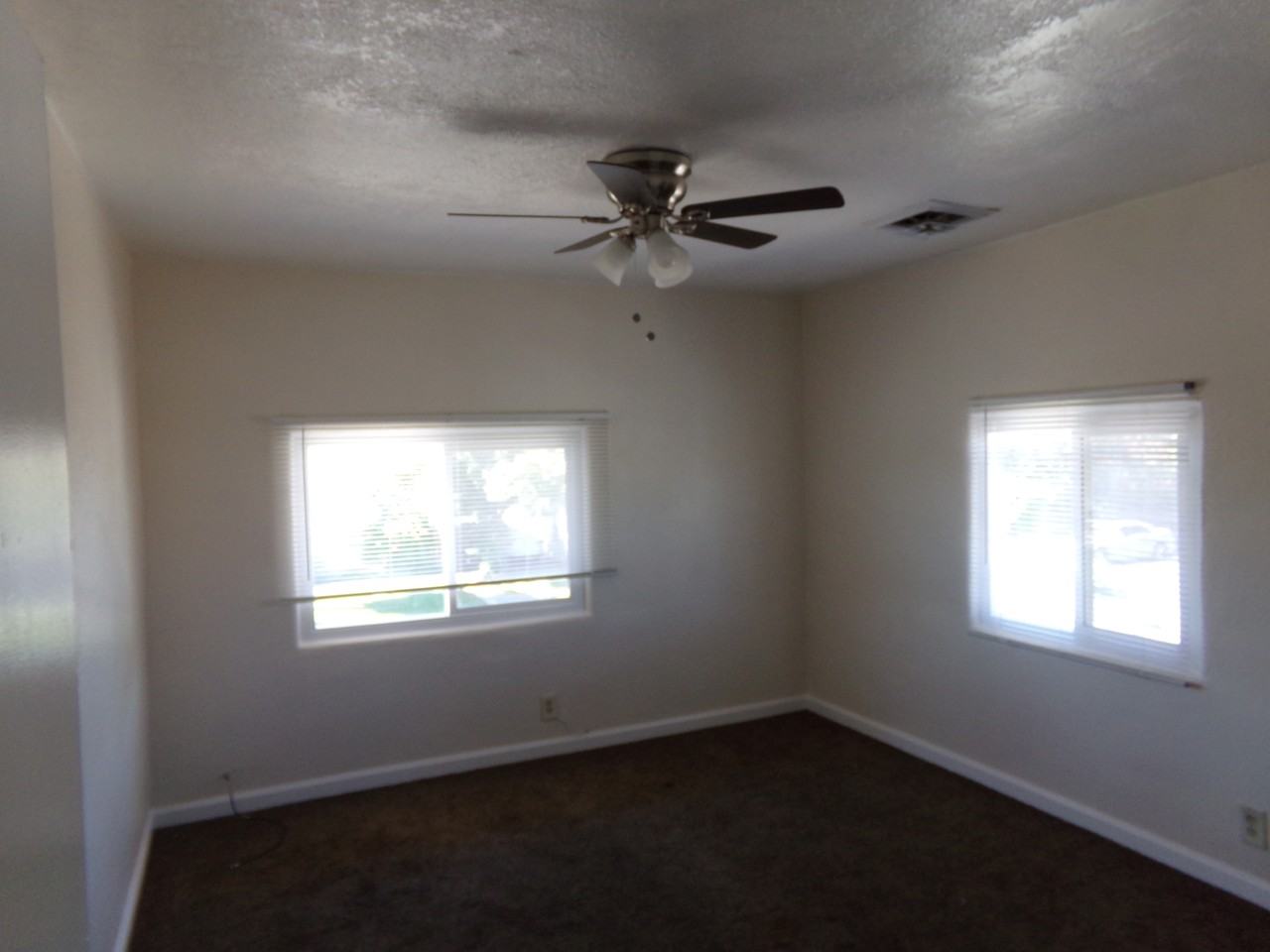 729 Virginia St - Photo 2 of 5