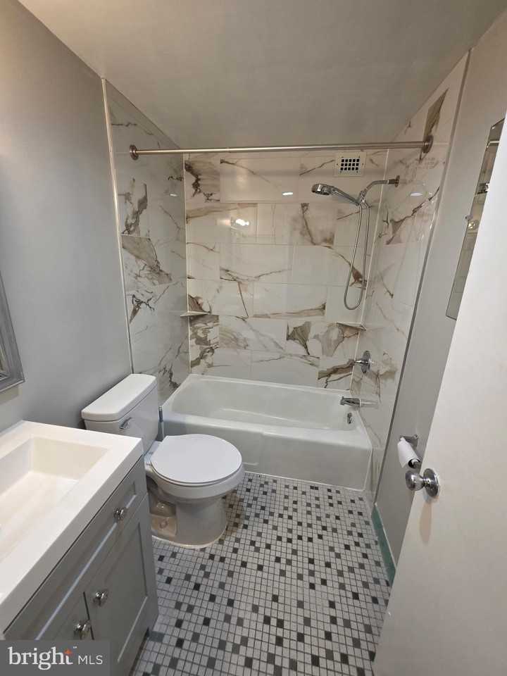 3245 Rio Dr Apt 204 #204 - Photo 5 of 34