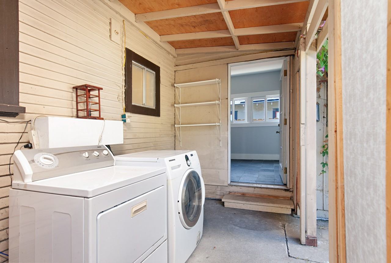 1421 29th St - Photo 4 of 6