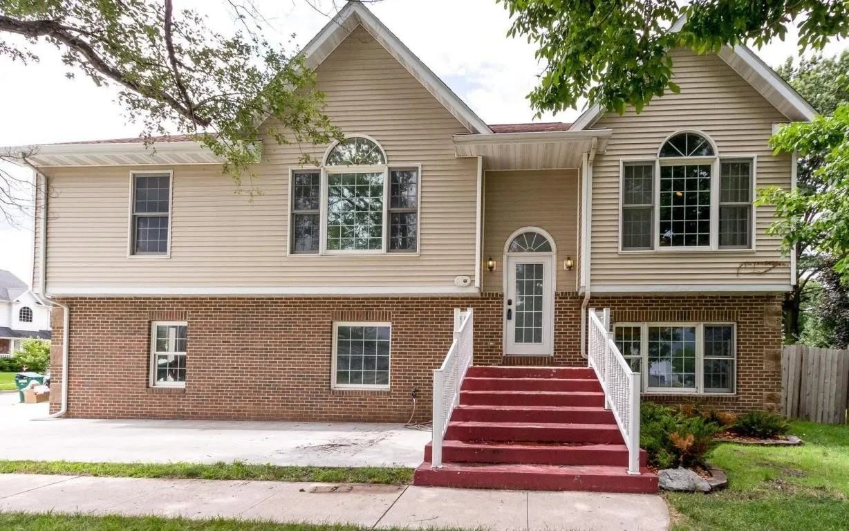 4003 Marigold Dr - Photo 2 of 15