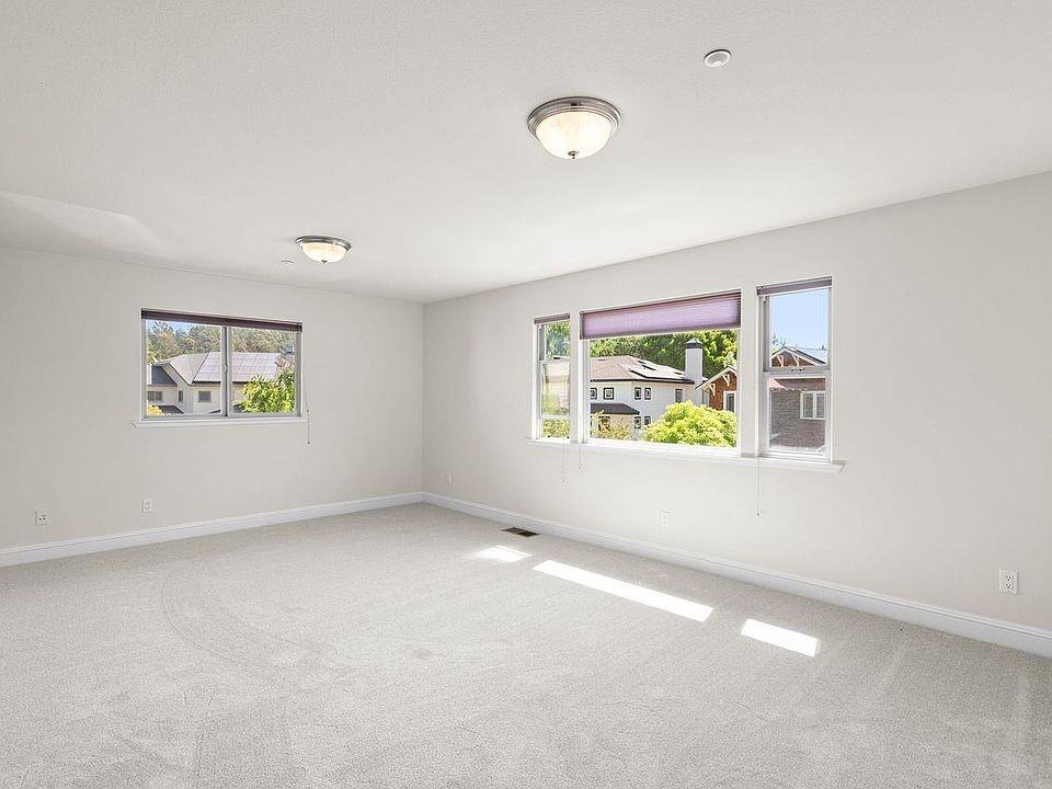 236 Sunset Ave - Photo 4 of 5