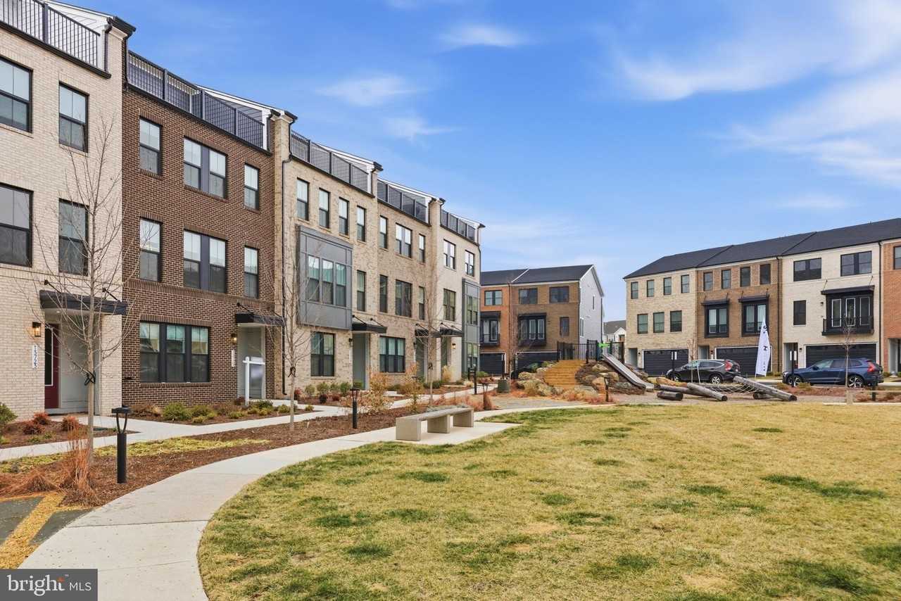 13725 Aviation Pl - Photo 2 of 50